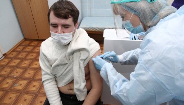 بدء حملة التطعيم ضد كورونا في بولتافا