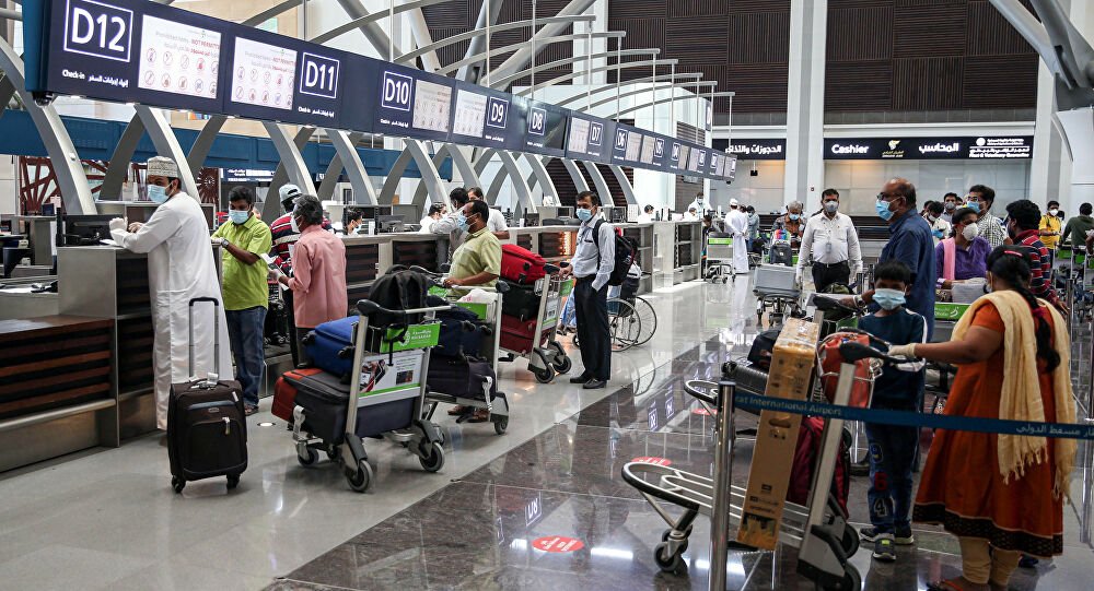 عمان تحظر دخول الزوار وحتى المواطنون من عشره دول تفاصيل