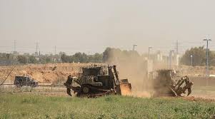 قوات الاحتلال الصهيوني تتوغل شمال قطاع غزة بآلياتها.