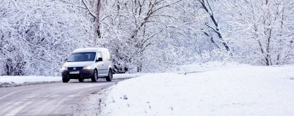 كيفية قيادة السيارة في الجليد فترة خطيرة قادمة على سائقي السيارات