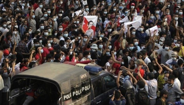 مقتل ما لا يقل عن 11 شخصًا في احتجاجات ميانمار