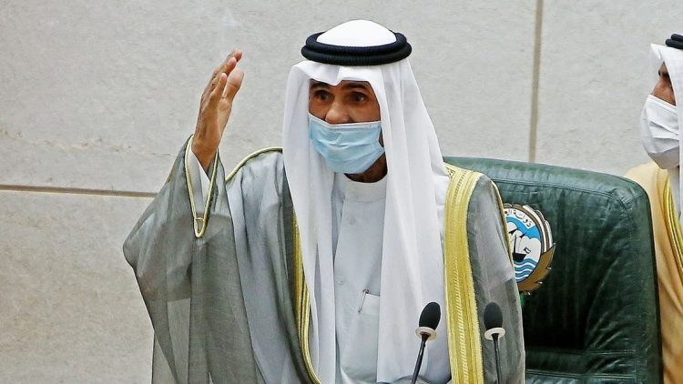 أمير الكويت: تأجيل جلسات مجلس الأمة لمدة شهر
