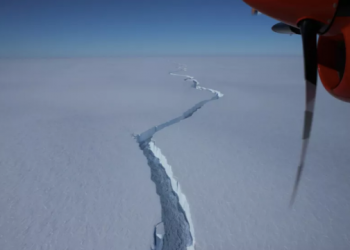 انفصال جبل جليدي عملاق عن القارة القطبية الجنوبية