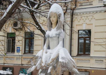 تحطم تمثال راقصة الباليه الشهير في كييف