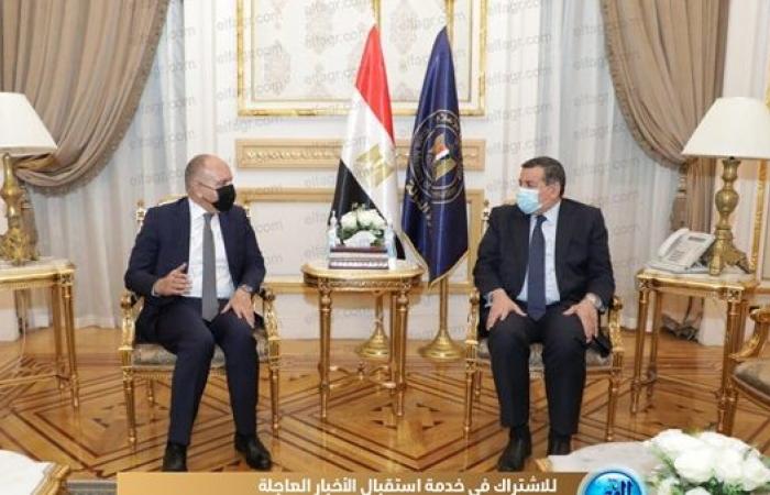 وزير الاعلام المصري برفقة السفير الاردي في القاهرة