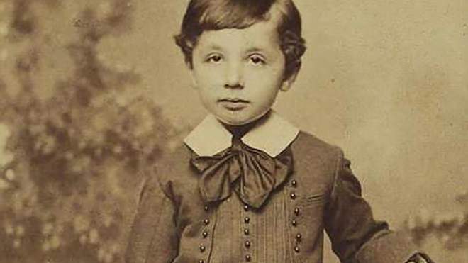 أينشتاين وبيكاسو وداروين 5 قصص رائعة لأشخاص مشهورين لم يؤمن بهم أحد من قبل