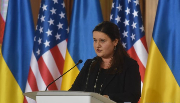 السفيرة الأوكرانية في واشنطن ماركاروفا تسعى لانشاء البيت الأوكراني