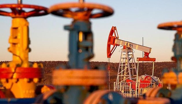 انخفاض اسعار النفط نتيجة ارتفاع المخزونات الأمريكية
