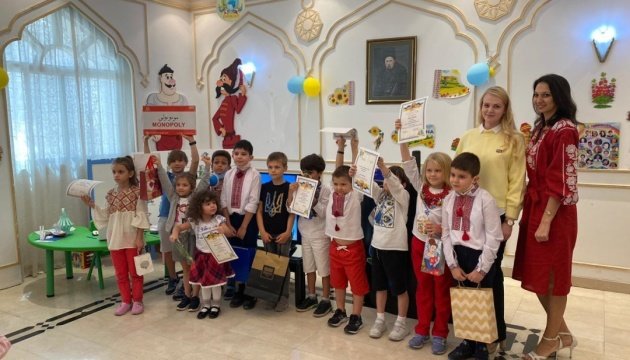 تكريم شيفتشينكو من قبل مدرسة أوكرانية في أبو ظبي