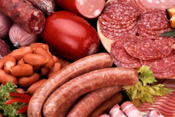25 جرامًا من اللحوم المصنعة يوميًا قد يزيد المخاطر الإصابة بالخرف