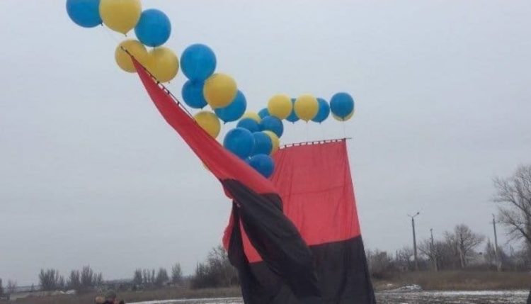 إطلاق اضخم علم لاوكرانيا باتجاه دونيتسك المحتلة