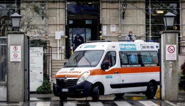 إيطاليا تسجل أكثر من 20000 حالة إصابة جديدة بكورونا