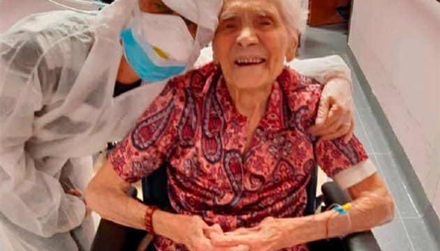 المرأة ذات ال 104 عاماً أصبحت أكبر شخص في العالم يهزم كوفيد -19