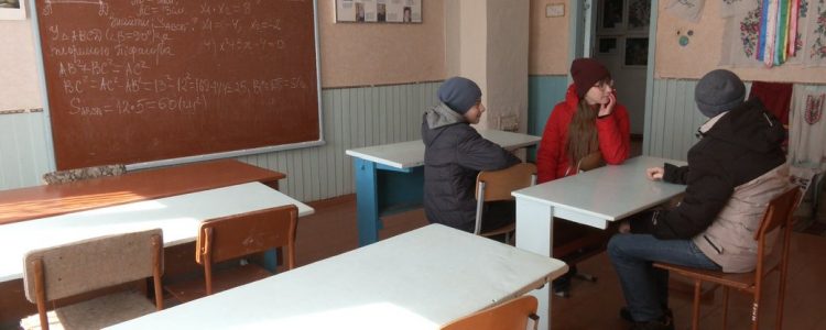مجتمع Lutsk يغلق المدارس