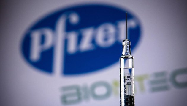 الاتحاد الأوروبي يتفق مع شركة فايزر لتزويده بـ 1.8 مليار جرعة اللقاح