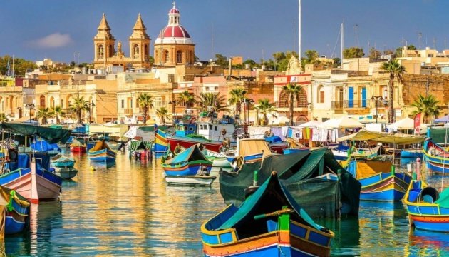 الدفع للسائحين الأجانب لقضاء عطلة في مالطا