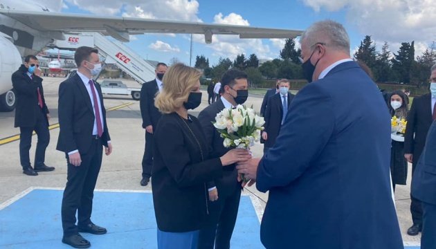 الرئيس زيلينسكي في زيارة لتركيا