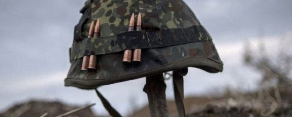 قُتل مدافع أوكراني بالقرب من شوميف في 3 أبريل نتيجة انفجار لغم مجهول وعبوة ناسفة أوكرانية.