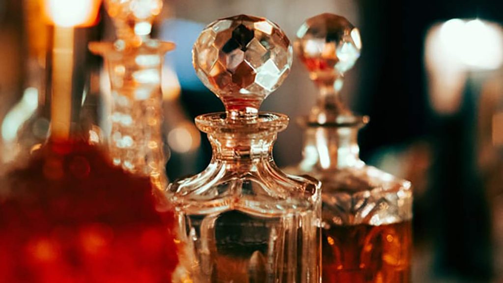 نصائح الخبراء عند شراء العطور عبر الانترنت