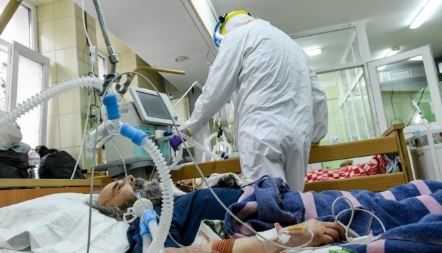 أوكرانيا تقترب من تسجيل 13 ألف إصابة جديدة بفيروس كورونا