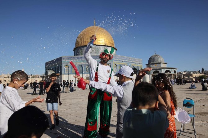 القدس ترتدي ثوب العيد رغم الحزن