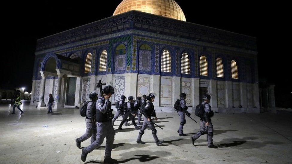 المسجد الأقصى: عشرات الجرحى في اشتباكات بالقدس