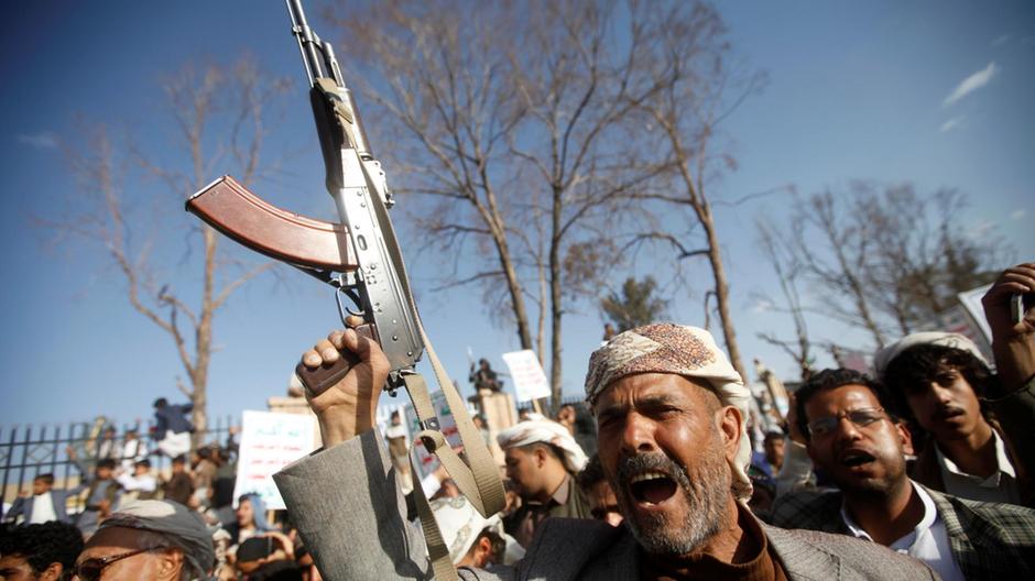 زعيم جماعة الحوثيين يهدد بشن هجمات ردا على العقوبات الأمريكية