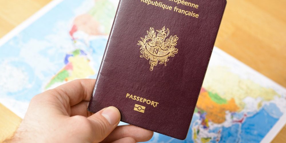 فرنسا تمنح الجنسية لأكثر من 2000 مهاجر ساهموا في مكافحة فيروس كورونا