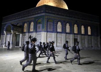 المسجد الأقصى: عشرات الجرحى في اشتباكات بالقدس