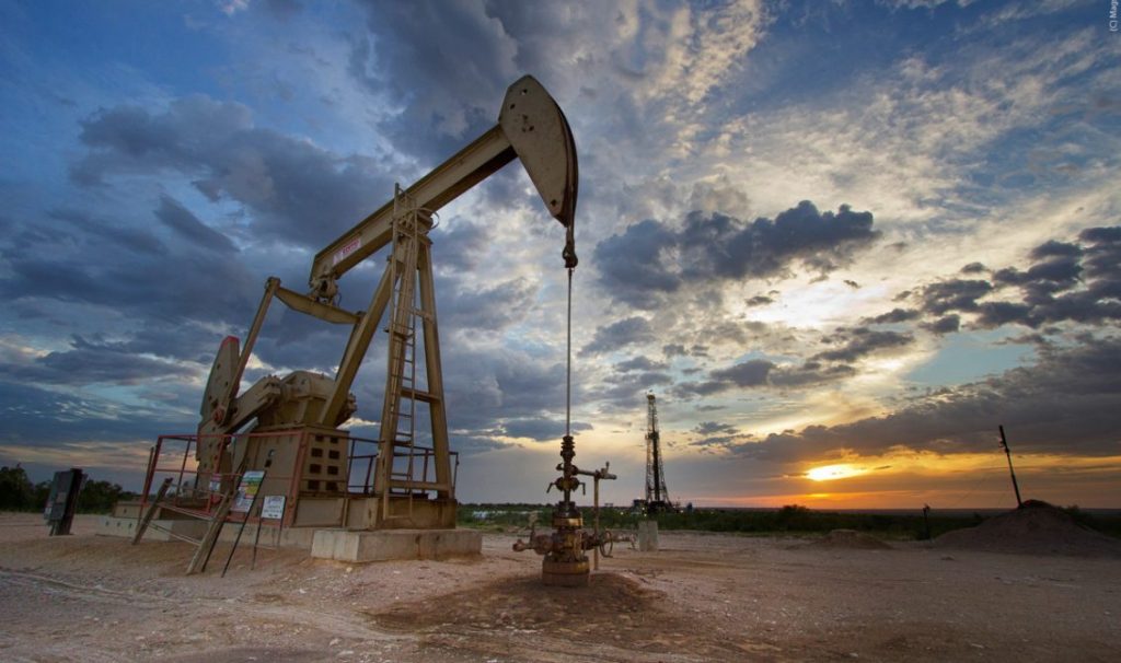 انخفاض أسعار المواد النفطية اثر تفشي فيروس كورونا الجديد في جميع أنحاء العالم