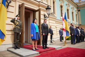  رئيس أوكرانيا يلتقي برئيسة جورجيا..وحفل ترحيب في القصر..