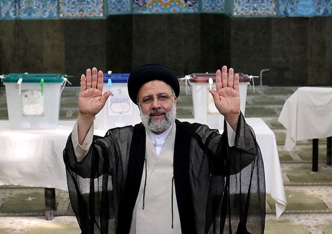 رجل الدين المحافظ المتشدد رئيسي يفوز في انتخابات الرئاسة الإيرانية