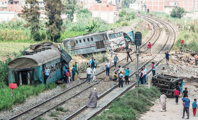وزير النقل المصري يوجه إنذارا لرؤساء السكك الحديدية الكسالى