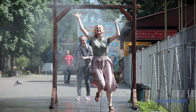 تركيب إطارات التبريد في حدائق وساحات كييف