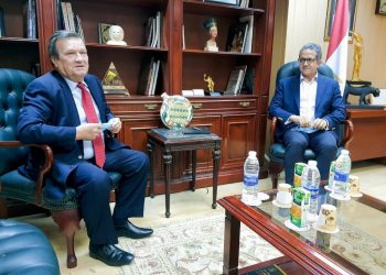لقاء السفير الاوكراني مع وزير السياحة المصري
