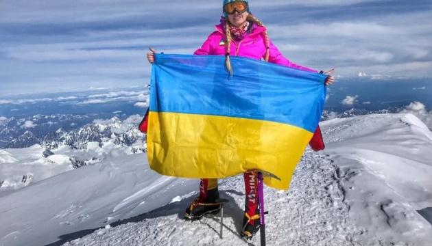 أول أوكرانية تتسلق أخطر جبل في العالم