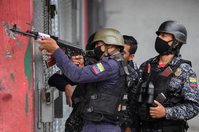 اشتباكات بين الشرطة وعصابة في العاصمة الفنزويلية خلفت 26 قتيلا