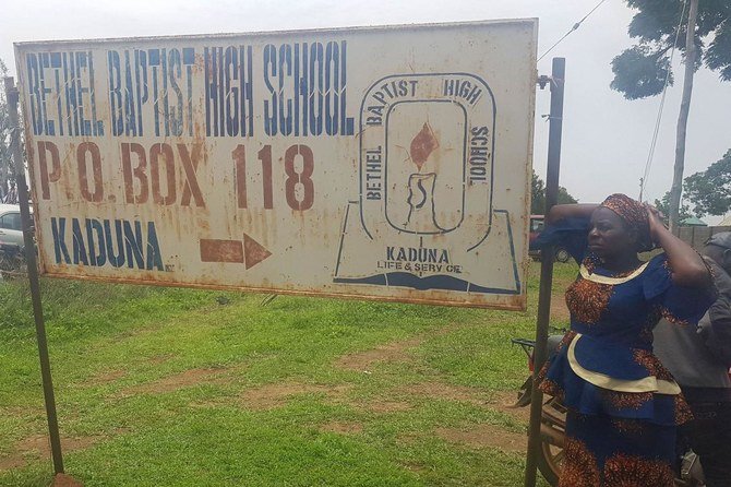 الخاطفون النيجيريون يطالبون بالطعام لعشرات الرهائن في المدارس