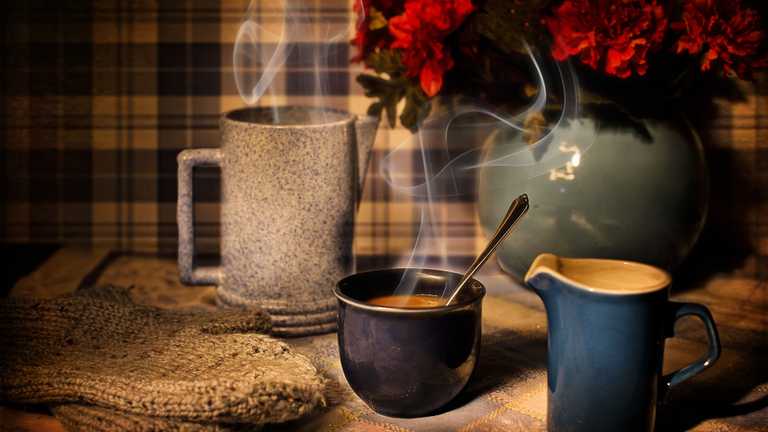 بدون آلة القهوة ولا الماء المغلي، اصنع قهوة لذيذة في فنجان