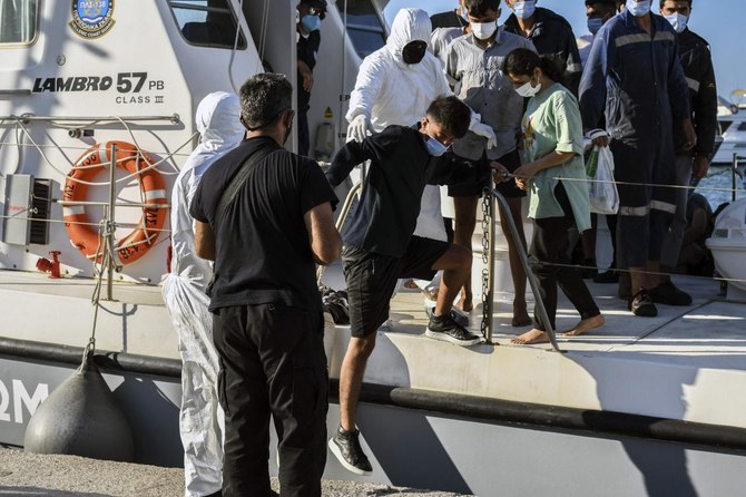 غرق قارب مهاجرين قبالة تركيا وعلى متنه 45 شخصًا