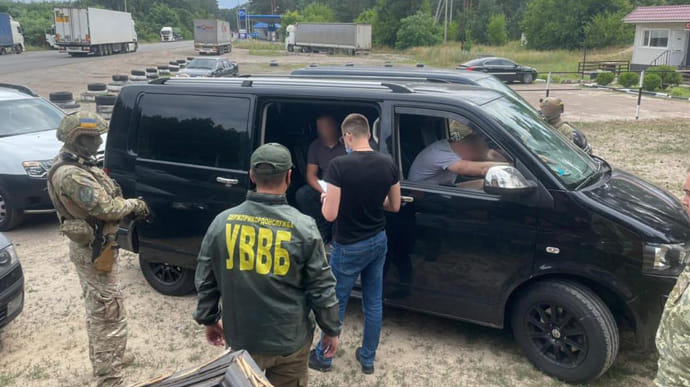 قوات حرس الحدود الأوكرانية تعتقل روسي لمحاولته تقديم رشوة لدخول البلاد