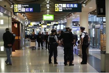 هجوم على الركاب بسكين في مطار دوسلدورف