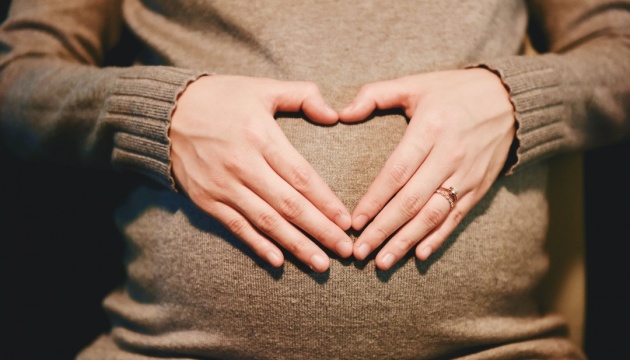 وزارة الصحة تشجع النساء الحوامل على التطعيم ضد كوفيد -19
