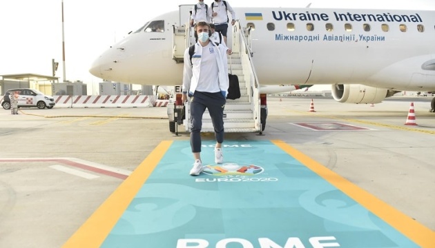 المنتخب الأوكراني يصل إلى روما للمشاركة في مباراة يورو 2020 أمام إنجلترا