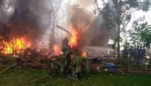 في الفلبين تحطم طائرة عسكرية: بلغ عدد الضحايا29