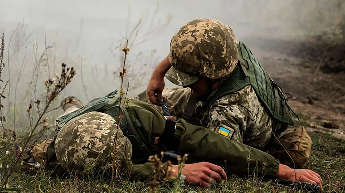 أصيب جندي أوكراني بشظايا قذيفة بعد خرق وقف أطلاق النار من قبل الجانب الروسي