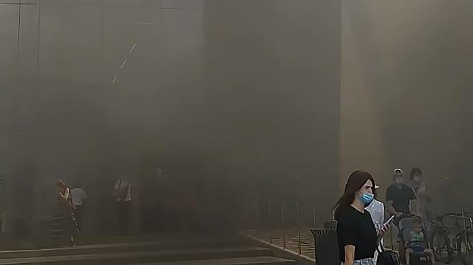 اشتعال النار في مركز بيراميد للتسوق في بوزنياكس