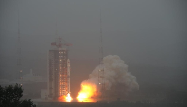 الصين تطلق مجموعة من الأقمار الصناعية في المدار