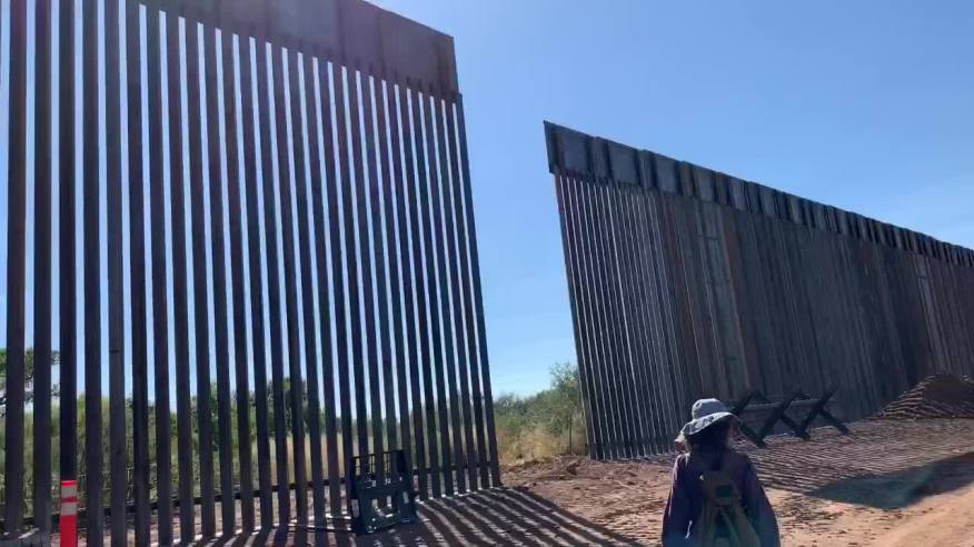 جدار ترامب على الحدود المكسيكية ينهار