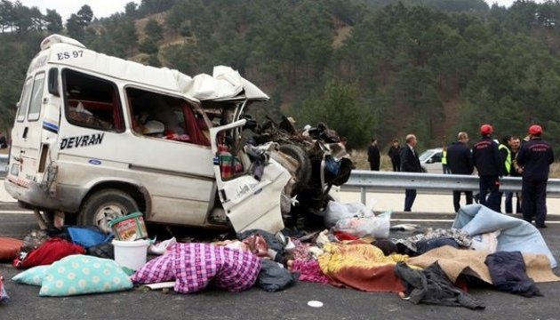 حادث سير في تركيا يسفر عن 6 وفيات و 11 جريحا